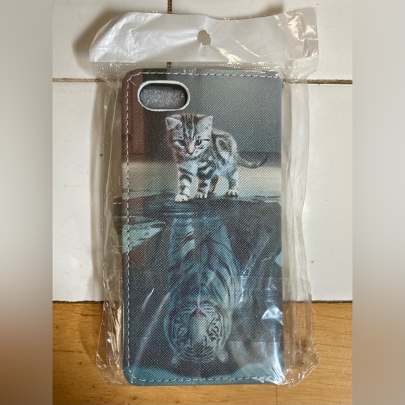 iPhone SE 2020 Tiger Reflection Wallet Flip Case - Picture 2 of 3